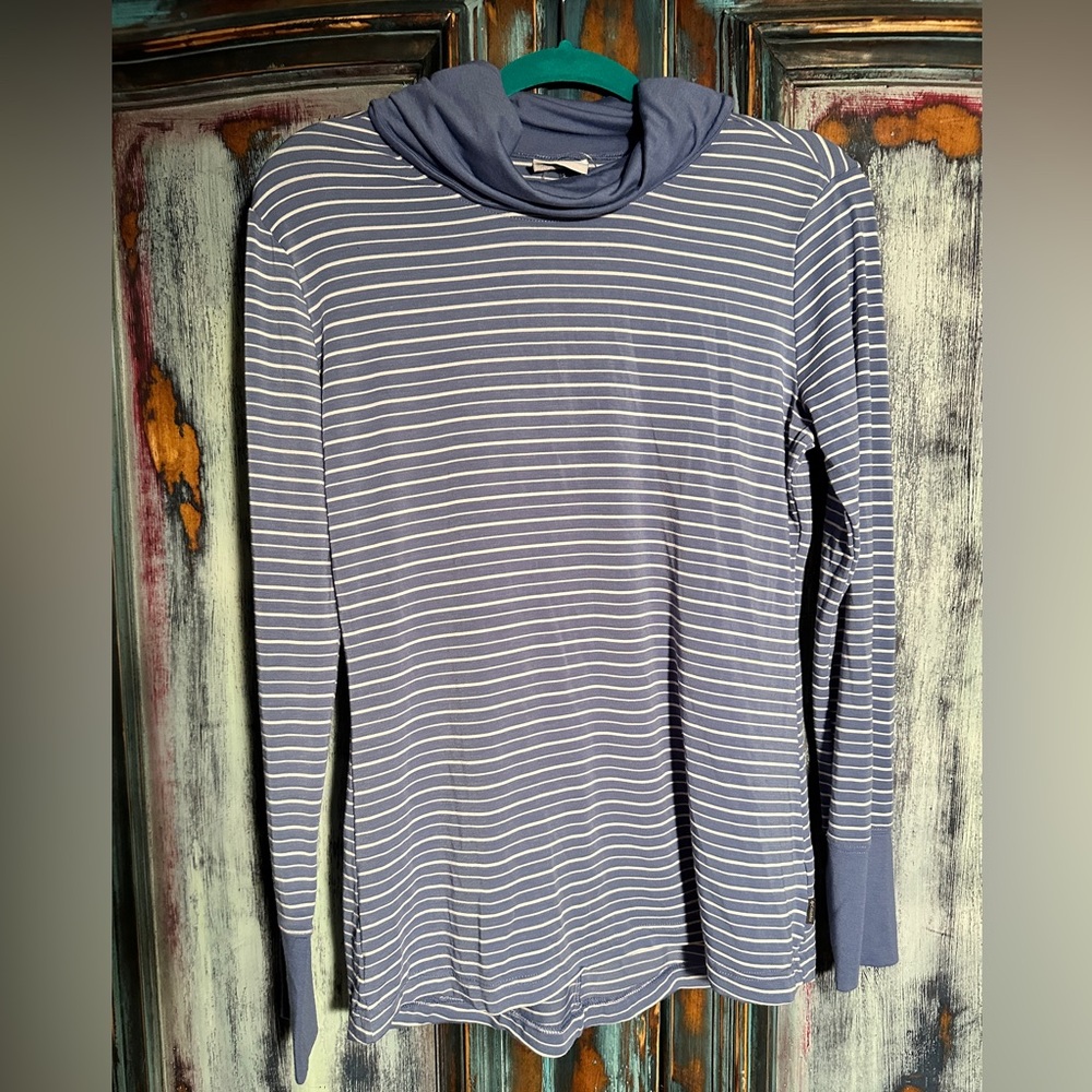 Columbia, light blue/ purple striped long sleeve. Fitted. Slouch neck